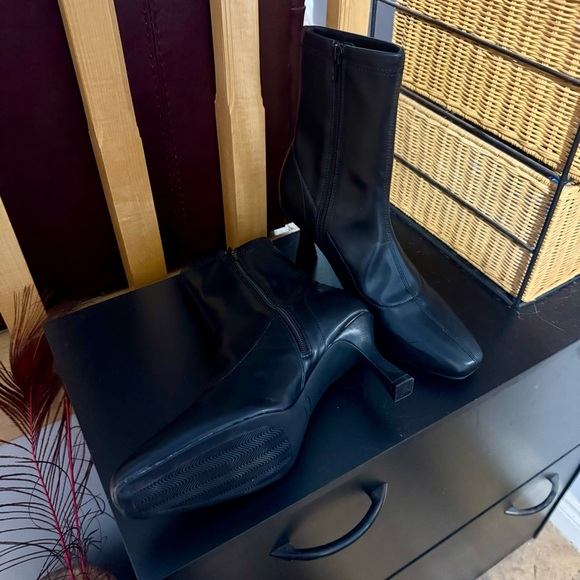 BCBG Classic Black Faux Leather Flare Kitten Heel God Detail Boots - Picture 4 of 5